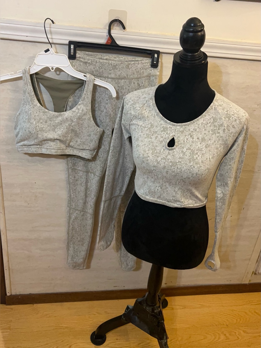 Gymshark Fleur Texture Long Sleeve Crop, Sports Bra, Leggings, 3-Piece